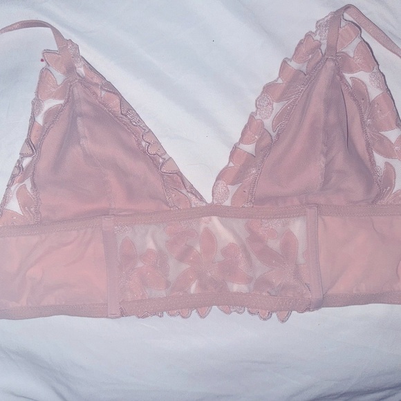 Victoria Secret lace wireless bralette in light pink with flower detailing - Picture 4 of 4
